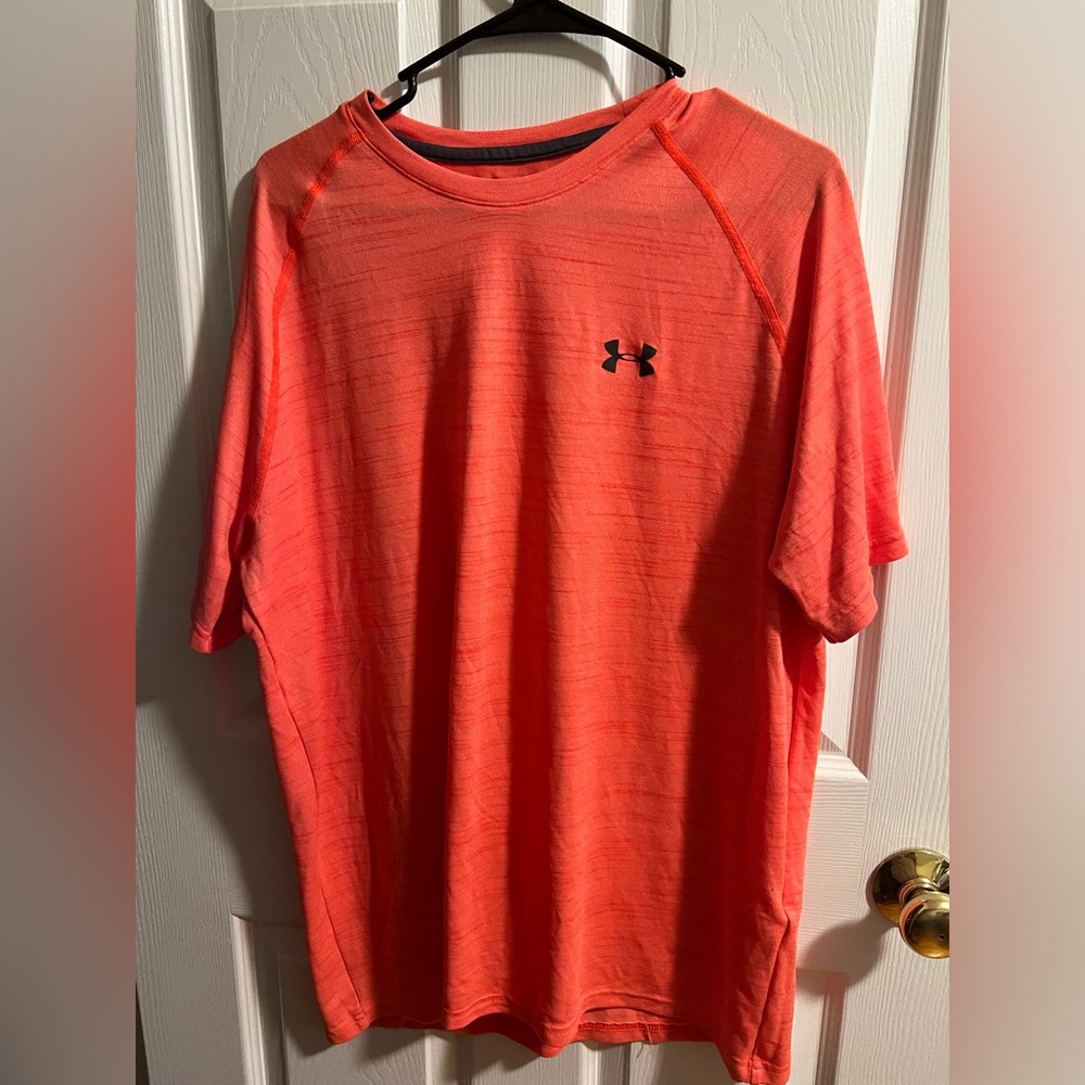 Under armour men’s top size xl 
C1